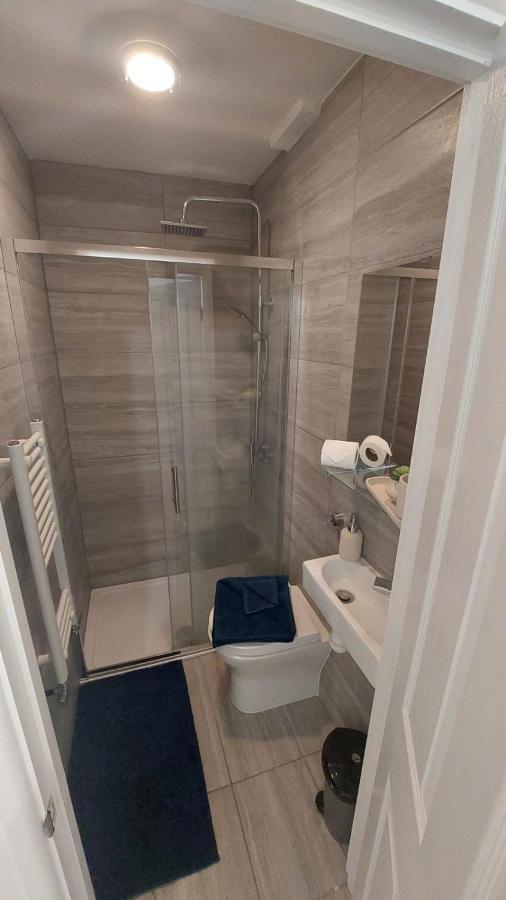 Double En-Suite Room Available In 3 Bed Apt London Exteriör bild